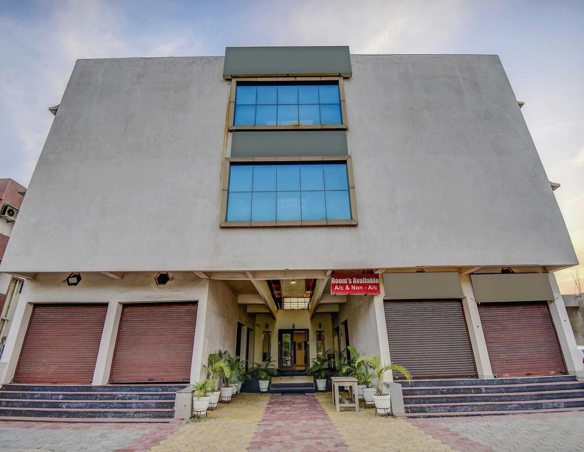 Hotel O Plus Corporate One Khapa  المظهر الخارجي الصورة