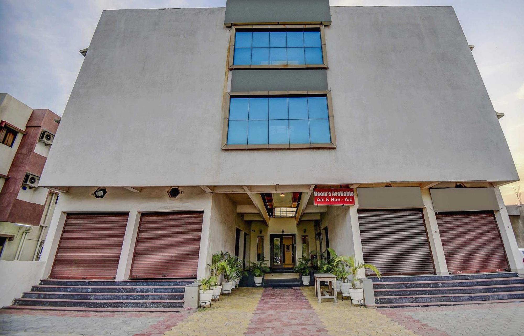 Hotel O Plus Corporate One Khapa  المظهر الخارجي الصورة